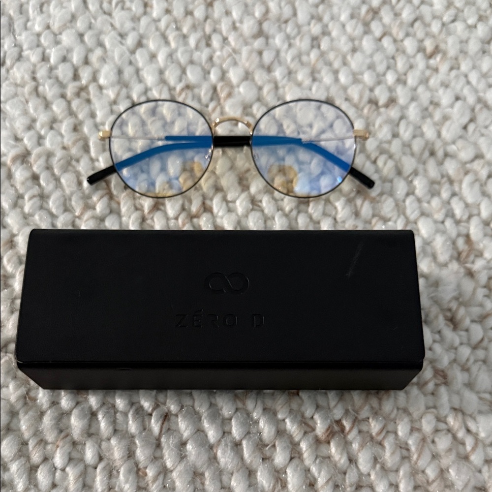 Zero D Round Glasses with Black Case